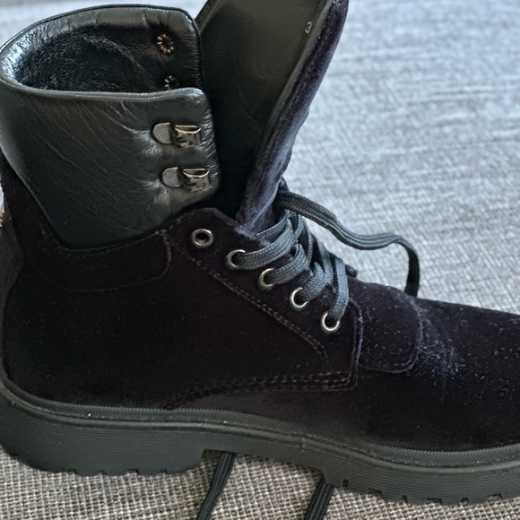 Moncler Velvet boots. - Picture 6 of 7